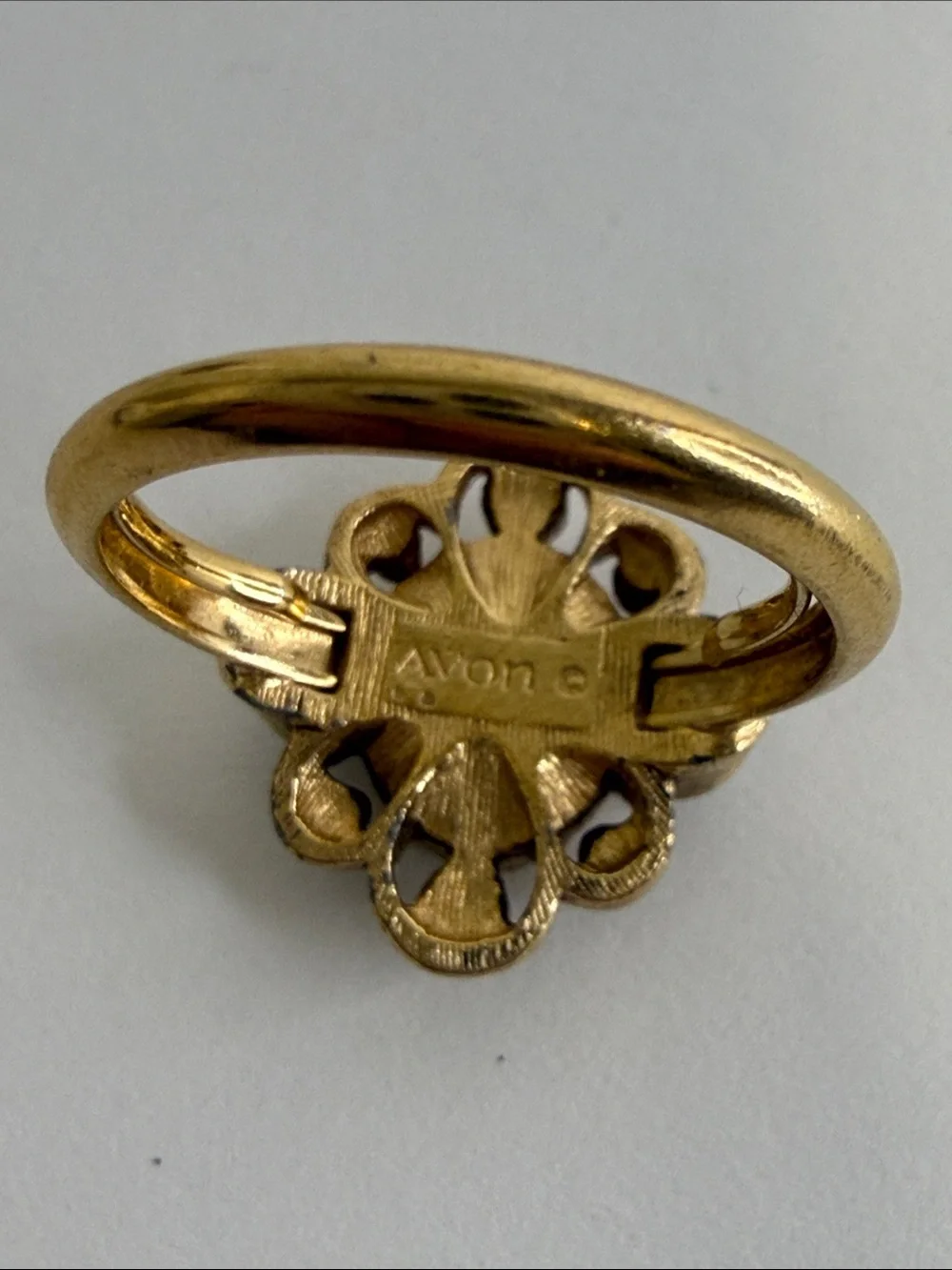 Adjustable Vintage Avon Versailles ring size 5-7 - Picture 2 of 5